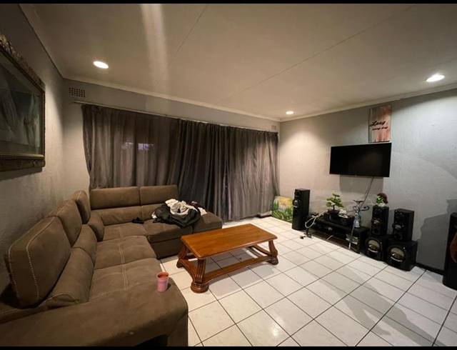 4 BEDROOM HOUSE FOR SALE IN NORKEM PARK